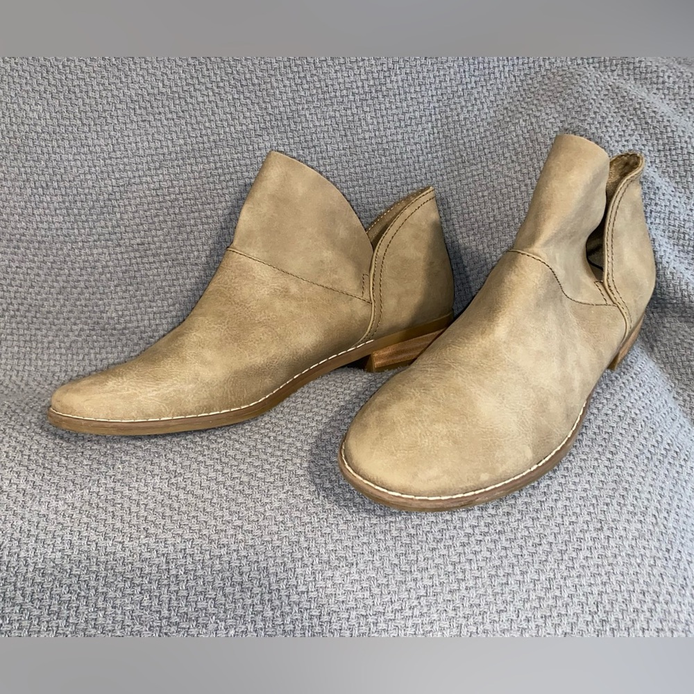 American Eagle Size 9 booties